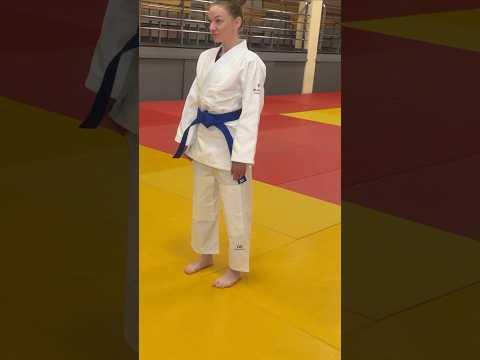 Біле кімоно для дівчат/жінок, айкідо, TM BUDOGI, зріст 140 см, щільність 500 гр/м.кв. video