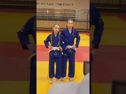 Синє дитяче кімоно для дівчаток, грепплінг, TM BUDOGI, зріст 120 см, щільність 350 гр/м.кв. video