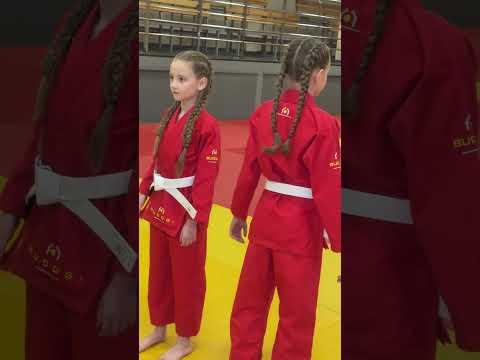 Червоне дитяче кімоно для дівчаток, джиу-джитсу, TM BUDOGI, зріст 150 см, щільність 350 гр/м.кв. video