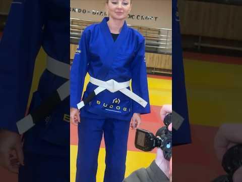 Синє кімоно для дівчат/жінок, джиу-джитсу, TM BUDOGI, зріст 190 см, щільність 450 гр/м.кв. video