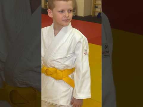 Біле дитяче кімоно для хлопчиків, айкідо, TM BUDOGI, зріст 110 см, щільність 350 гр./м.кв. video