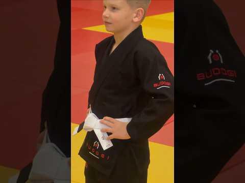 Чорне дитяче кімоно для хлопчиків, джиу-джитсу, TM BUDOGI, зріст 150 см, щільність 350 гр/м.кв. video