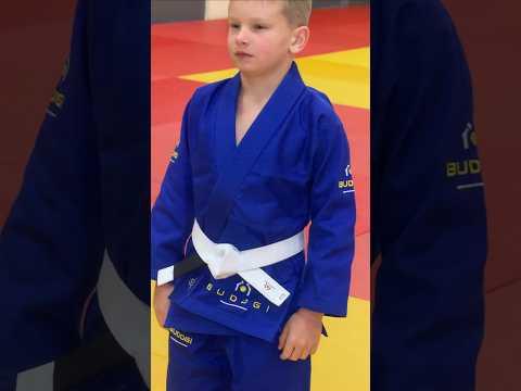 Синє дитяче кімоно для хлопчиків, грепплінг, TM BUDOGI, зріст 120 см, щільність 350 гр/м.кв. video