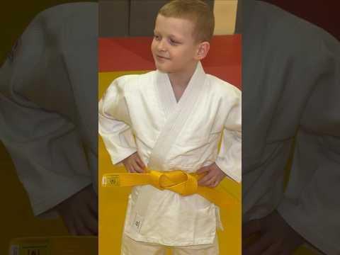 Біле дитяче кімоно для хлопчиків, дзюдо, TM BUDOGI серія BEGINNER, зріст 110 см, щільність 350 гр/м.кв. video