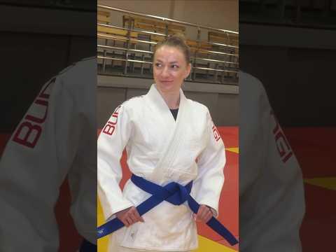 Біле кімоно для дівчат/жінок, дзюдо, TM BUDOGI серія PRO, зріст 150 см, щільність 650 гр/м.кв. video