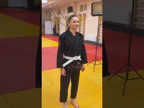 Чорне кімоно для дівчат/жінок, джиу-джитсу, TM BUDOGI, зріст 190 см, щільність 450 гр/м.кв. video