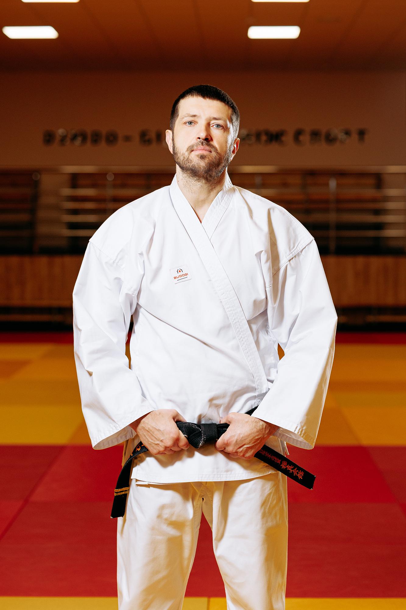 Біле кімоно для хлопців/чоловіків, карате, TM BUDOGI, зріст 160 см, щільність 240 гр/м.кв. 2