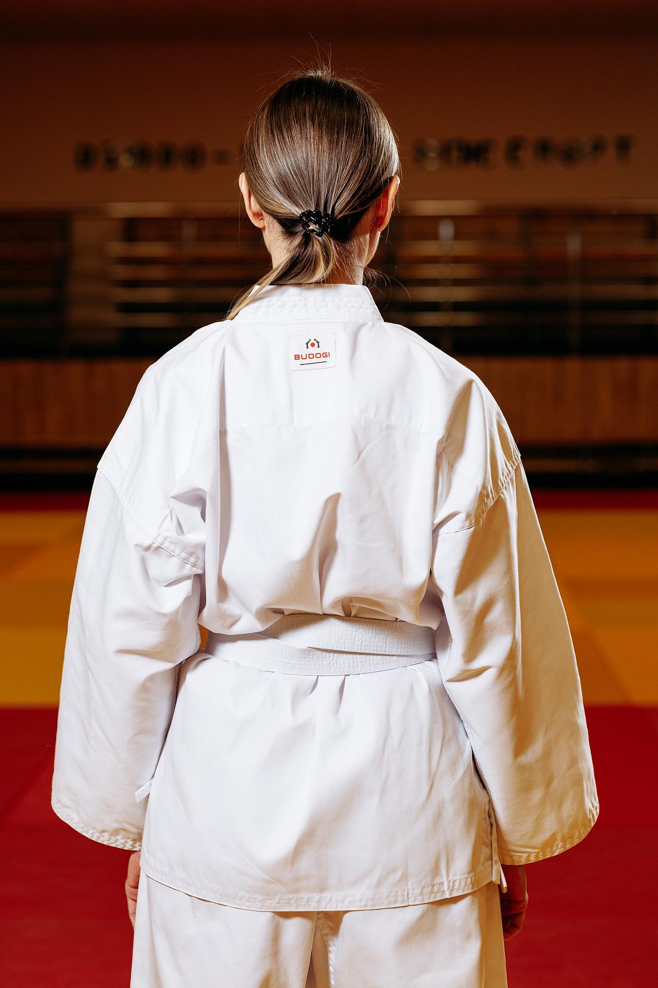 Біле кімоно для дівчат/жінок, карате, TM BUDOGI, зріст 160 см, щільність 240 гр/м.кв. 3
