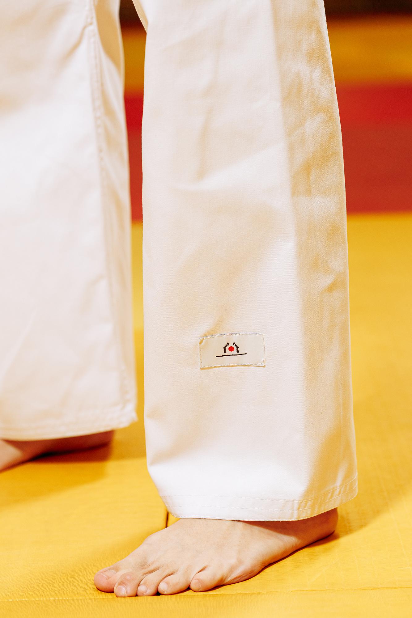 Біле кімоно для дівчат/жінок, карате, TM BUDOGI, зріст 160 см, щільність 240 гр/м.кв. 4