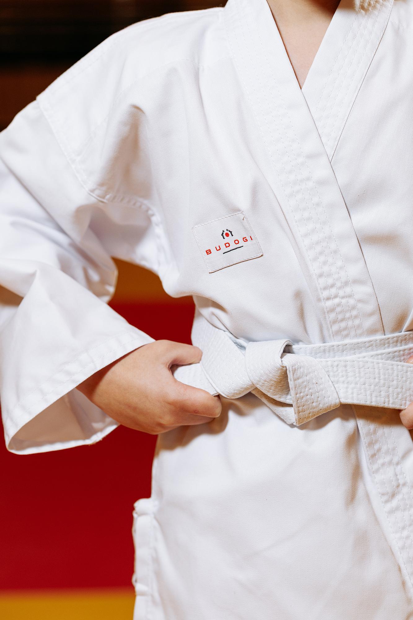 Біле дитяче кімоно для хлопчиків, карате, TM BUDOGI, зріст 110 см, щільність 240 гр/м.кв. 3